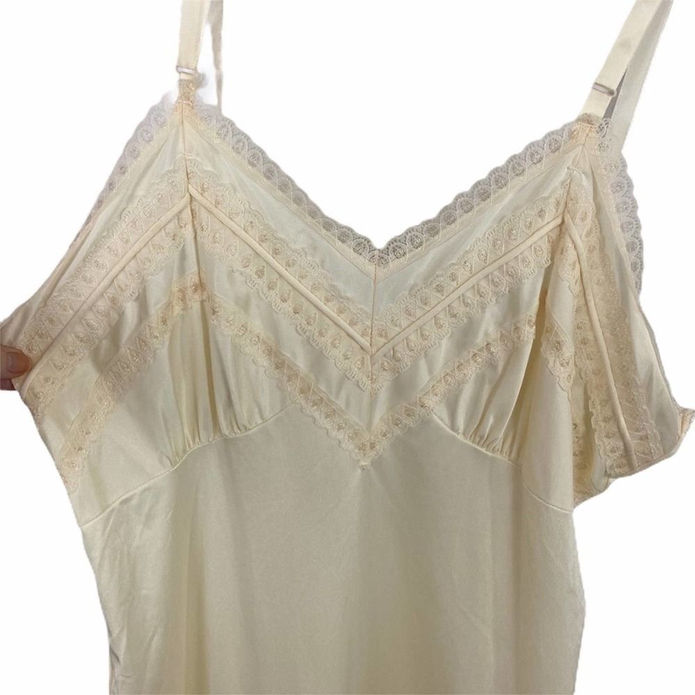 Vintage Vincent ivory nylon and lace slip size 42 - Picture 3 of 7
